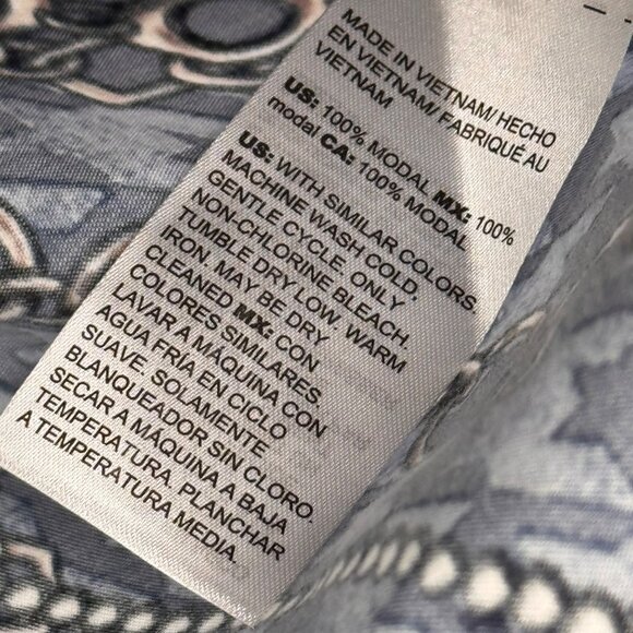 Chicos 3 Womens Button-Down Long Sleeve Shirt Size XL Blue Geometric satin - Picture 3 of 12